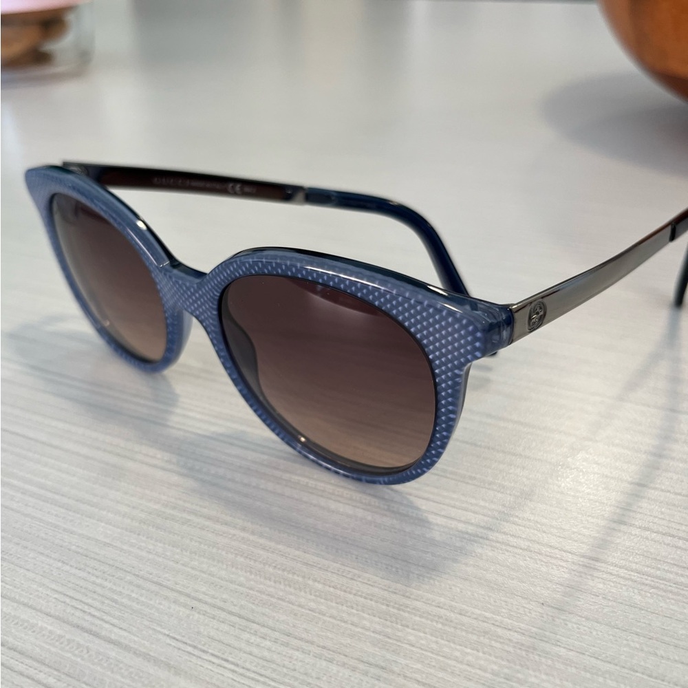 GUCCI Women’s Sunglasses - Picture 3 of 8